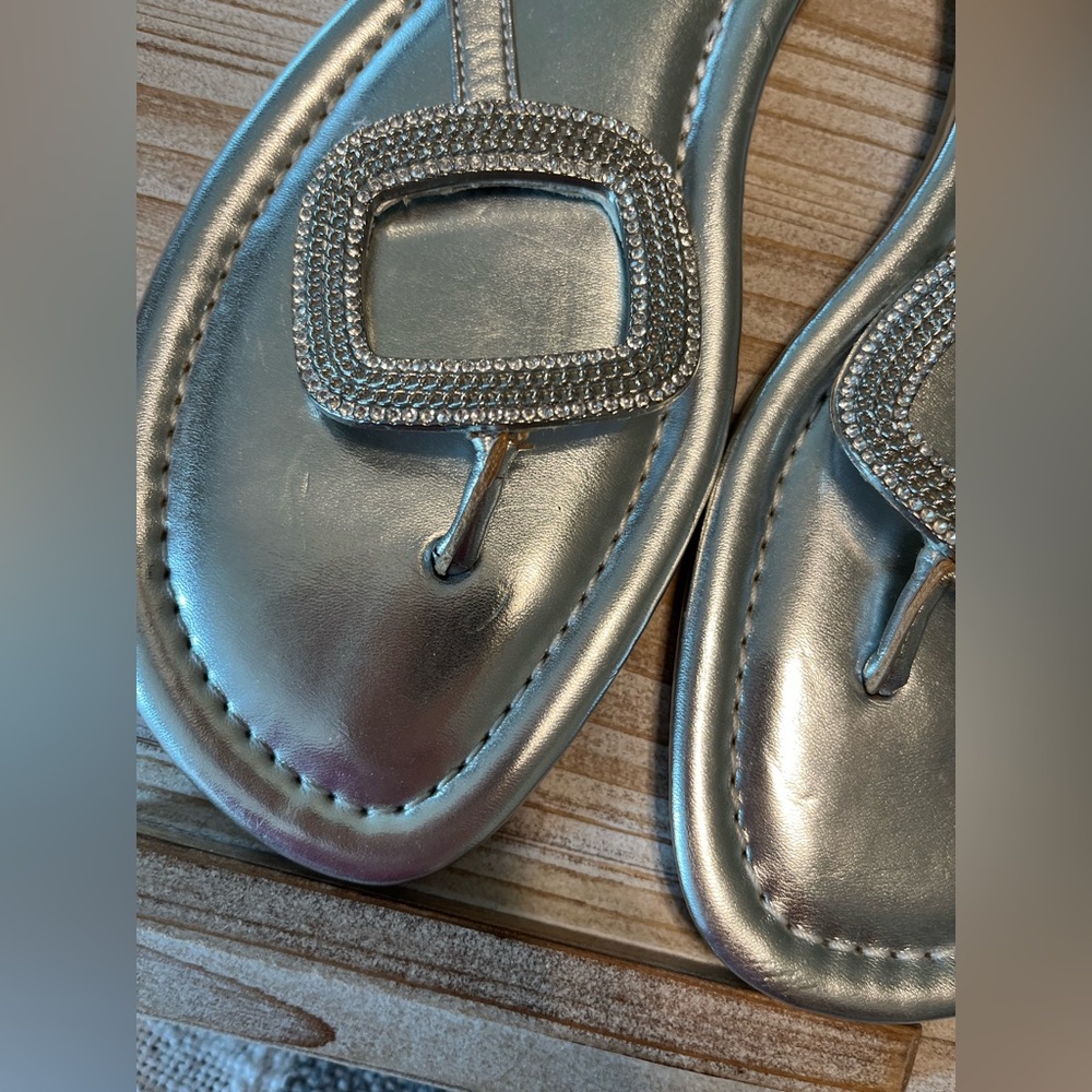 DUNION Silver Bling Thong Sandals 
Women’s Size 7.5 M Buckle at Ankles - Picture 3 of 9